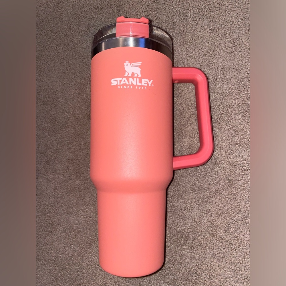 Excellent condition Grapefruit 40 oz OG Stanley